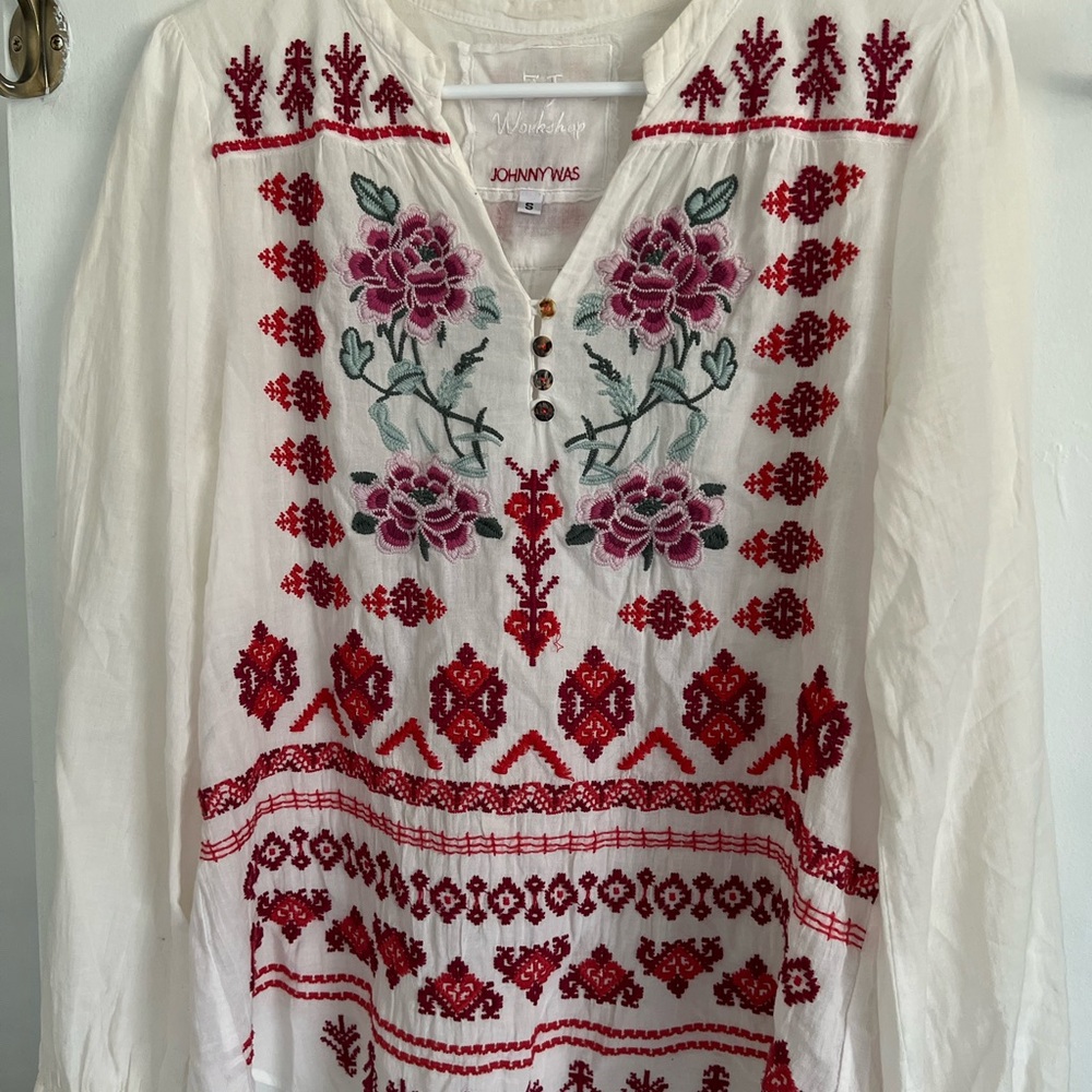 Johnny Was Embellished White and Red Blouse with Mandarin Collar